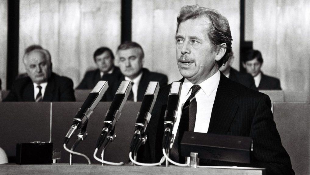 Na archívnej snímke Václav Havel.