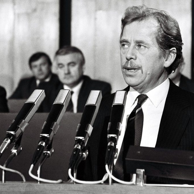 Na archívnej snímke Václav Havel.