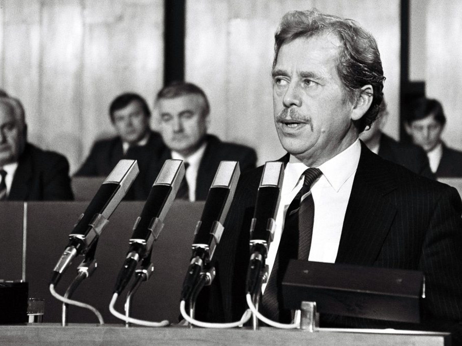 Na archívnej snímke Václav Havel.