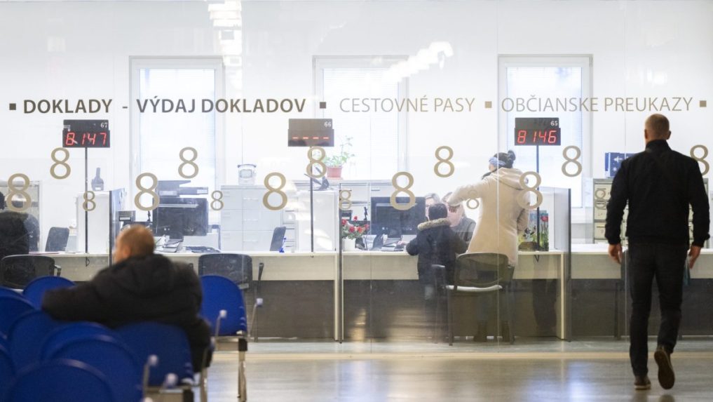 Oddelenie dokladov v Klientskom centre na Tomášikovej ulici.