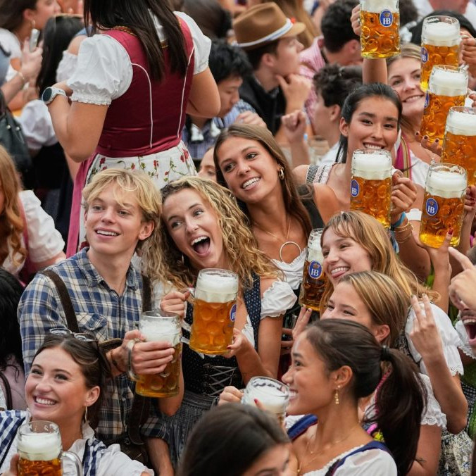 ľudia na Oktoberfeste