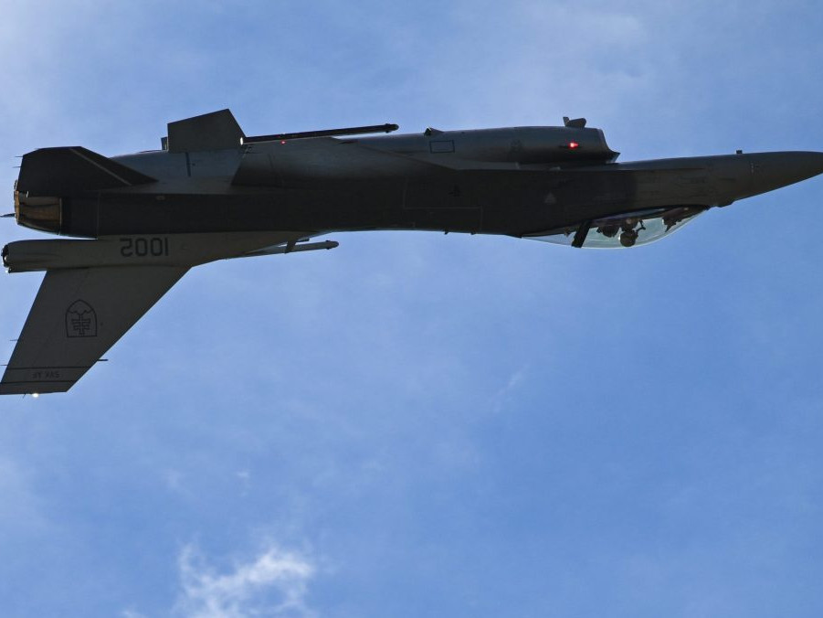 Na ilustračnej snímke stíhačka F-16 počas letu.