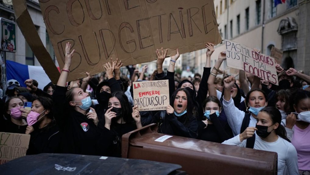 Protestujúci študenti vo Francúzsku.