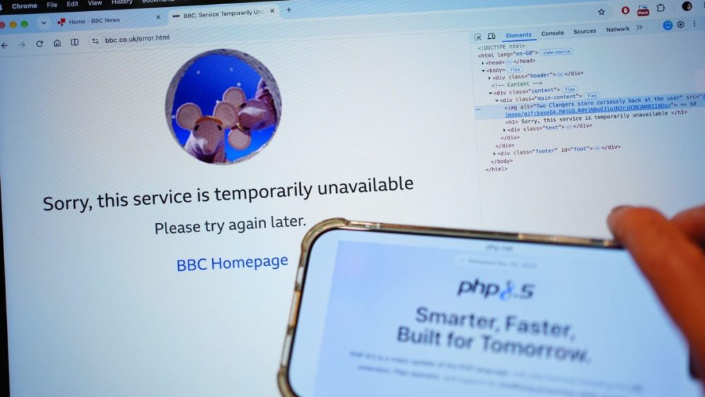 Na snímke nefunkčná stránka BBC po problémoch s programovacím jazykom PHP.