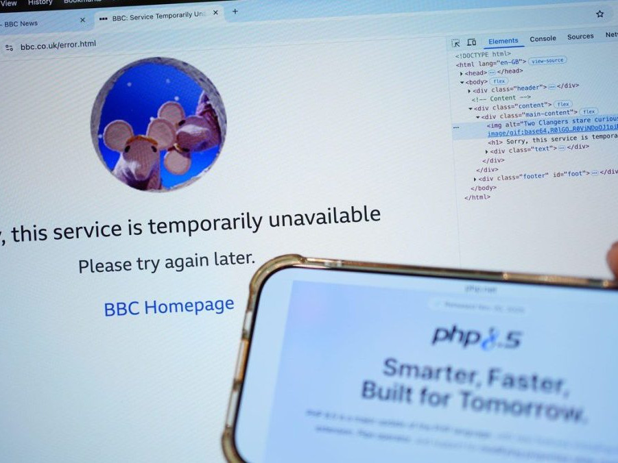 Na snímke nefunkčná stránka BBC po problémoch s programovacím jazykom PHP.