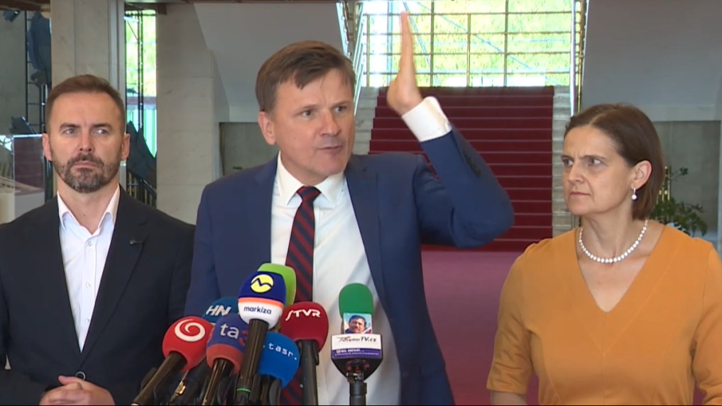 Na snímke tlačová konferencia.