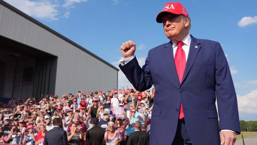 
 Donald Trump		
