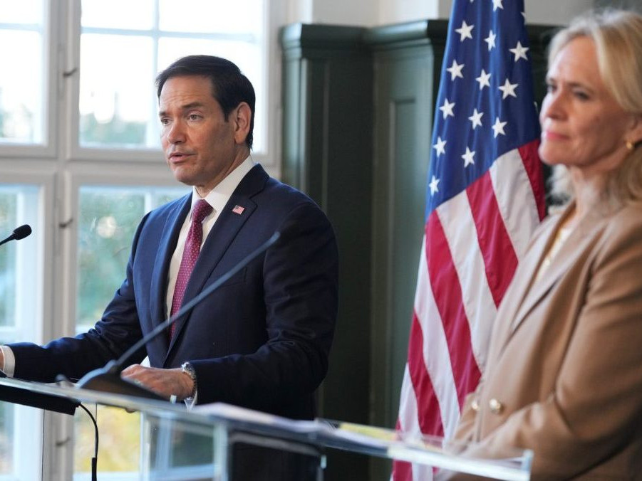 Islandská ministerka zahraničných vecí Thorgerdur Katrín Gunnarsdóttirová a americký šéf diplomacie Marco Rubio.