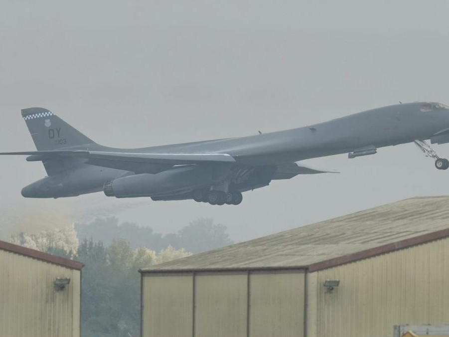 Na ilustračnej snímke bombardér B-1.