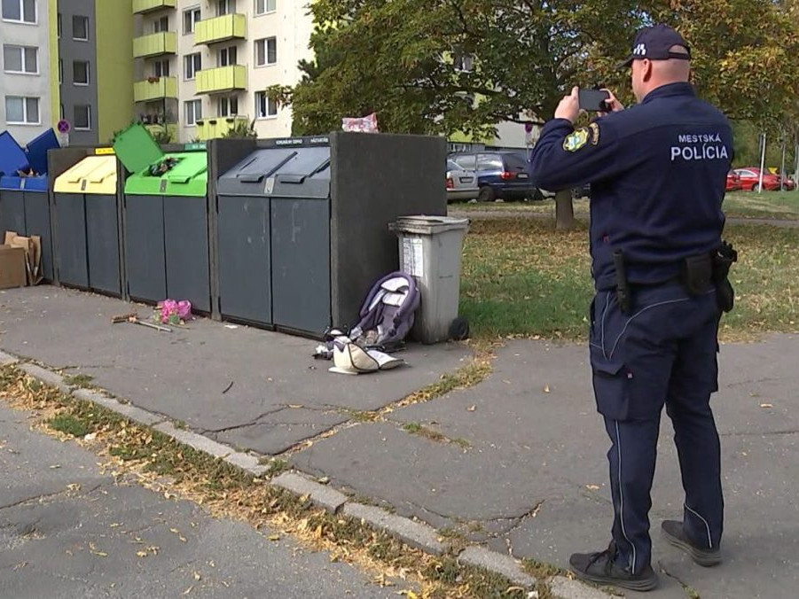 policajt pri kontajneroch