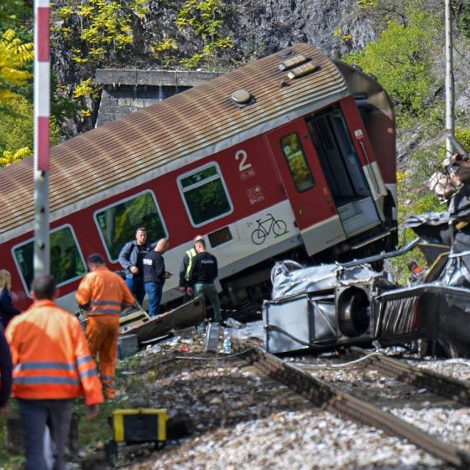 Na snímke zrážka vlakov pri Jablonove nad Truňou.