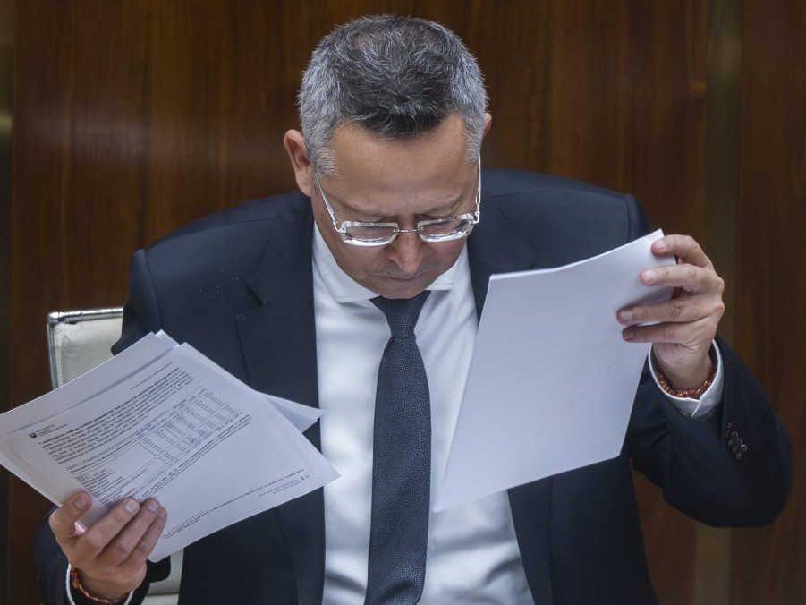Minister financií Ladislav Kamenický (Smer-SD).