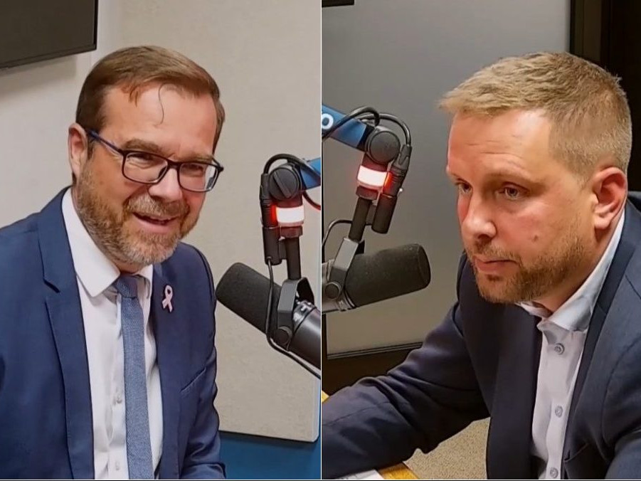 Na snímke Marek Krajčí a Kamil Šaško v štúdiu počas diskusnej relácie Sobotné dialógy.