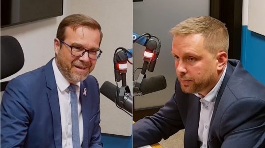 Na snímke Marek Krajčí a Kamil Šaško v štúdiu počas diskusnej relácie Sobotné dialógy.