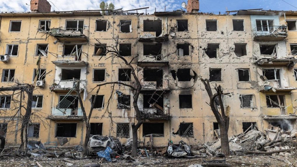 obytný dom po zásahu raketami
