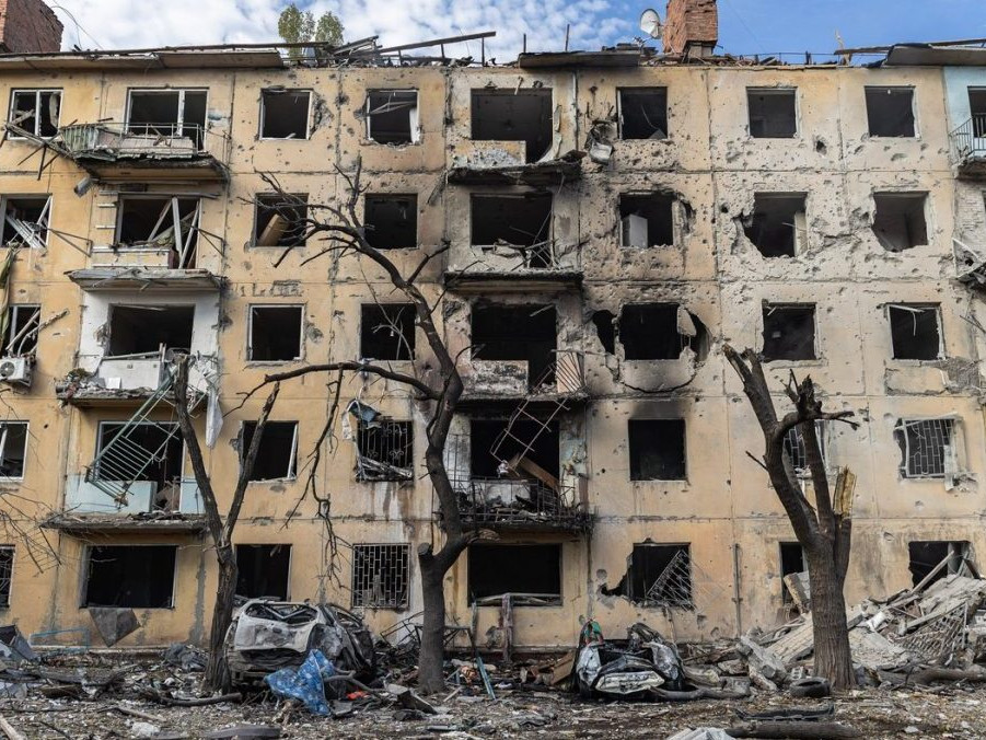 obytný dom po zásahu raketami