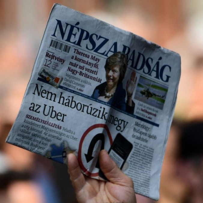 Na snímke vydanie denníka Nepszabadság.