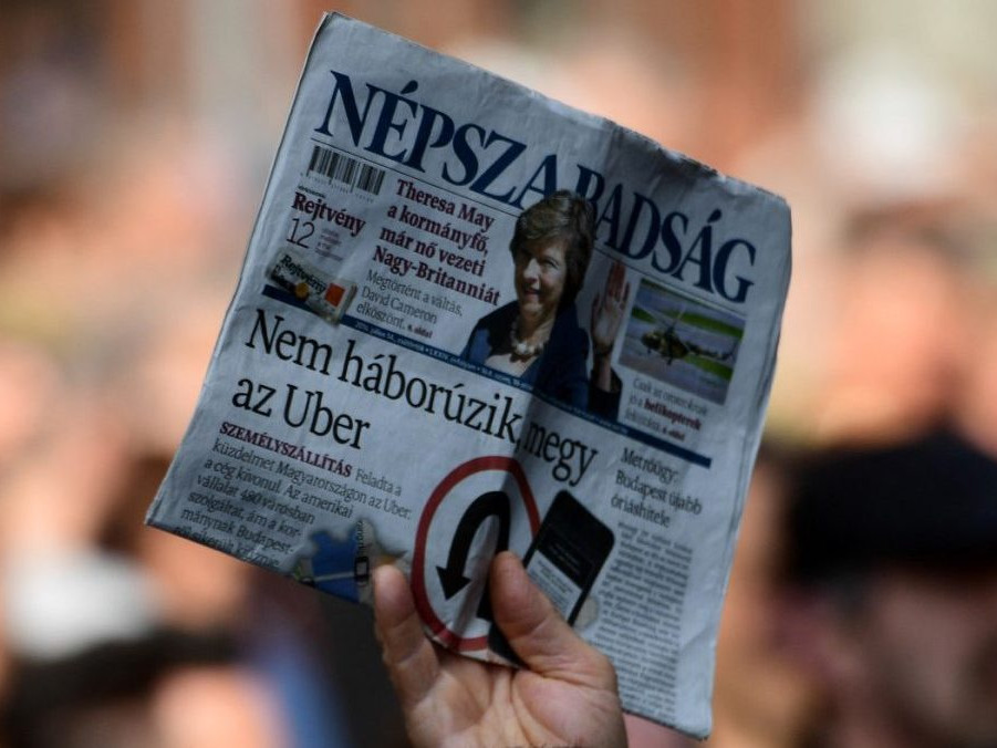 Na snímke vydanie denníka Nepszabadság.