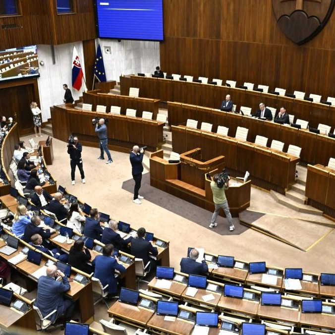 Na ilustračnej snímke parlament SR.
