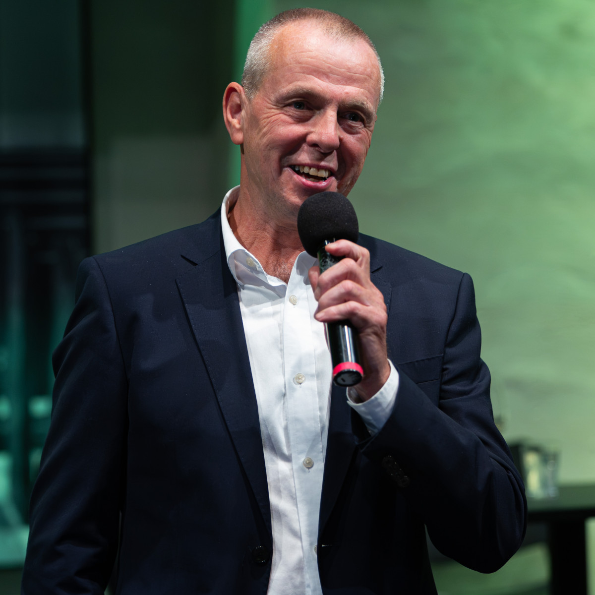 Na snímke znovuzvolený primátor Žiliny Peter Fiabáne sa prihovára vo volebnej centrále.