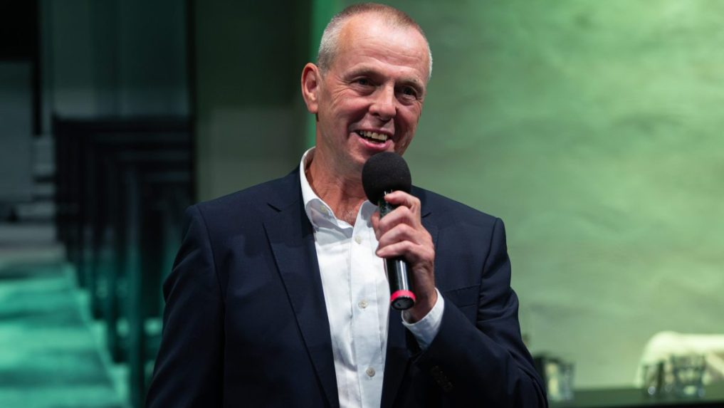 Na snímke znovuzvolený primátor Žiliny Peter Fiabáne sa prihovára vo volebnej centrále.