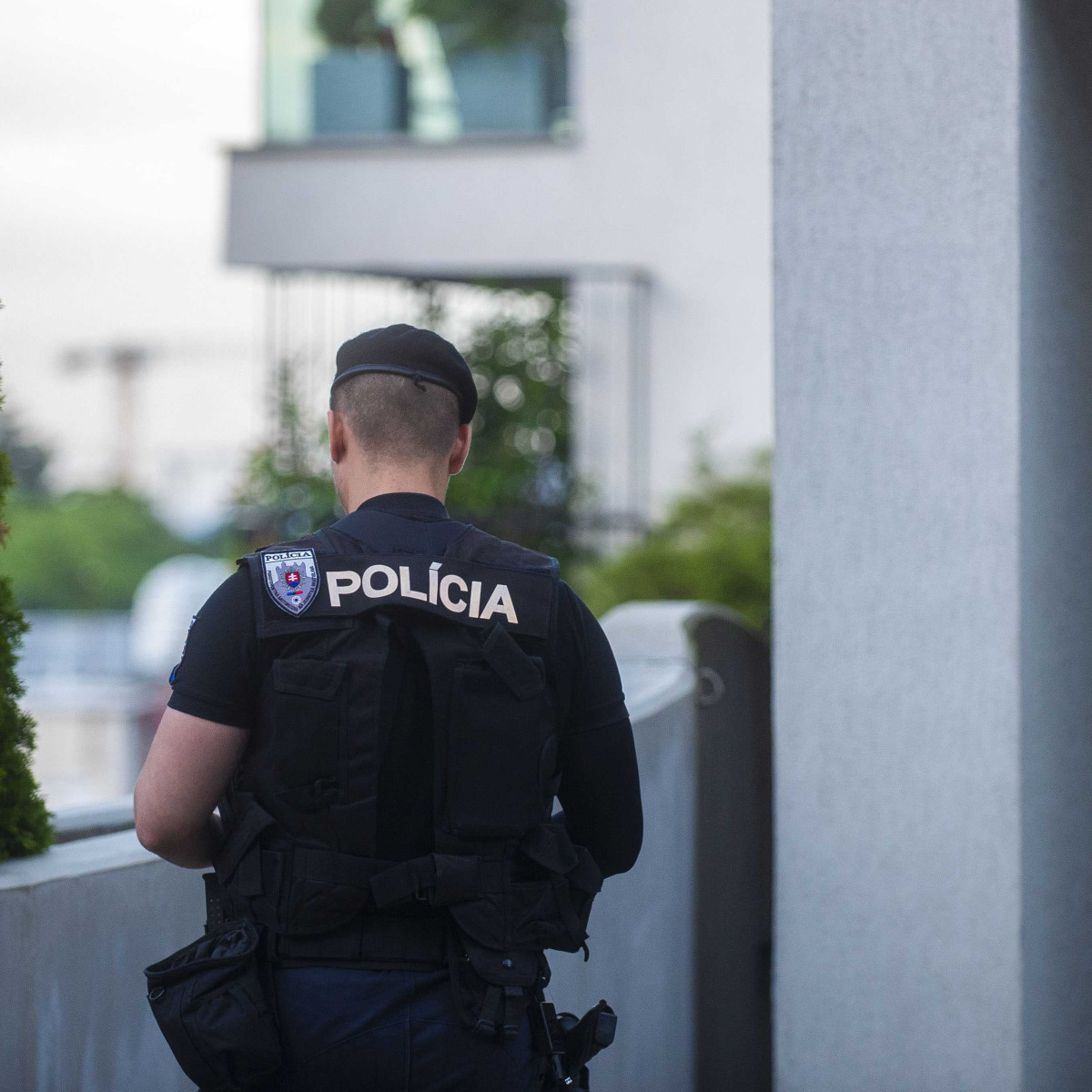Na ilustračnej snímke príslušník policajného zboru.