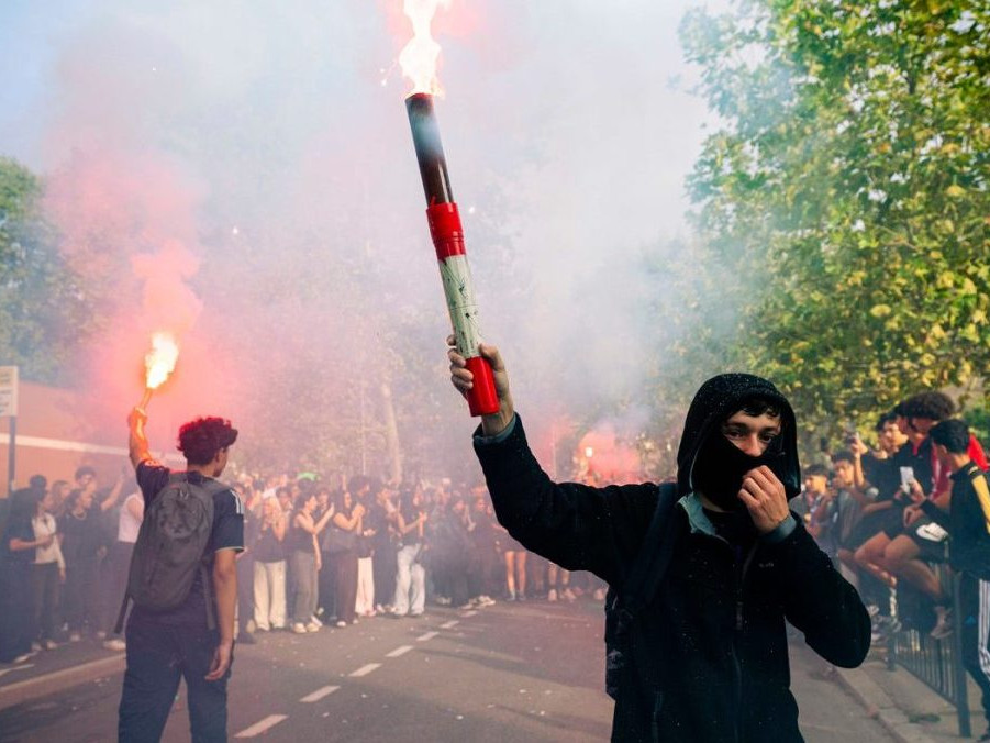 Protestujúci študenti vo Francúzsku.