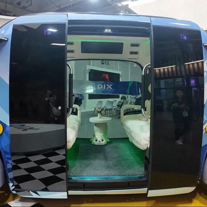 Na snímke RoboBus.