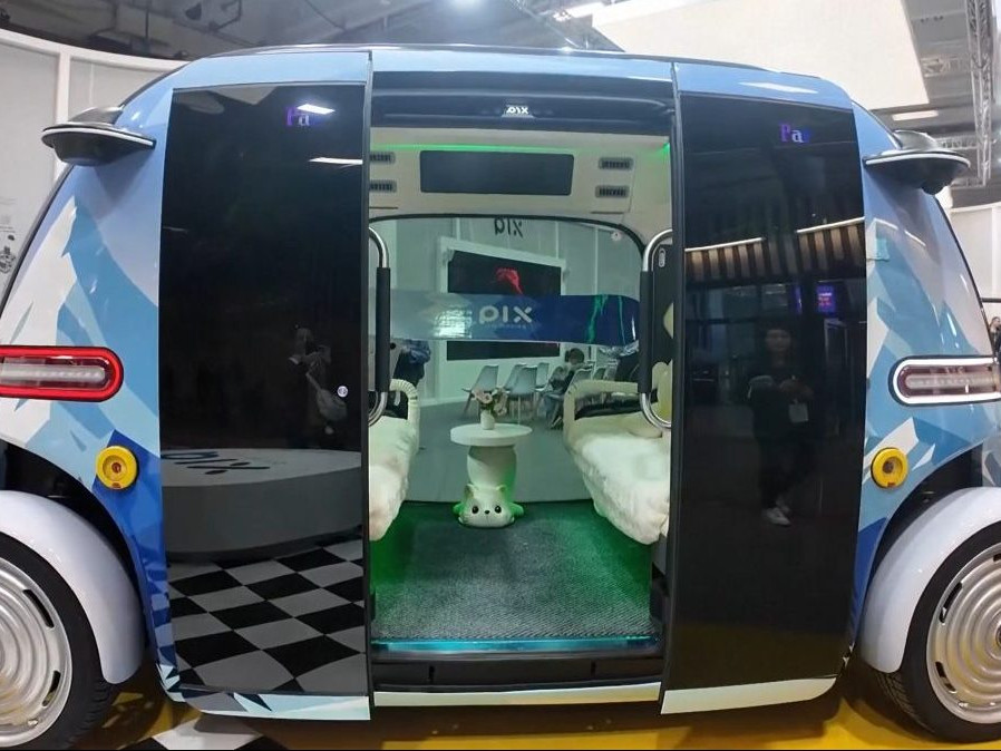 Na snímke RoboBus.