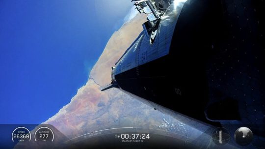 Na ilustračnej snímke rakety, ktorá vyniesla na obežnú dráhu satelity Starlink.