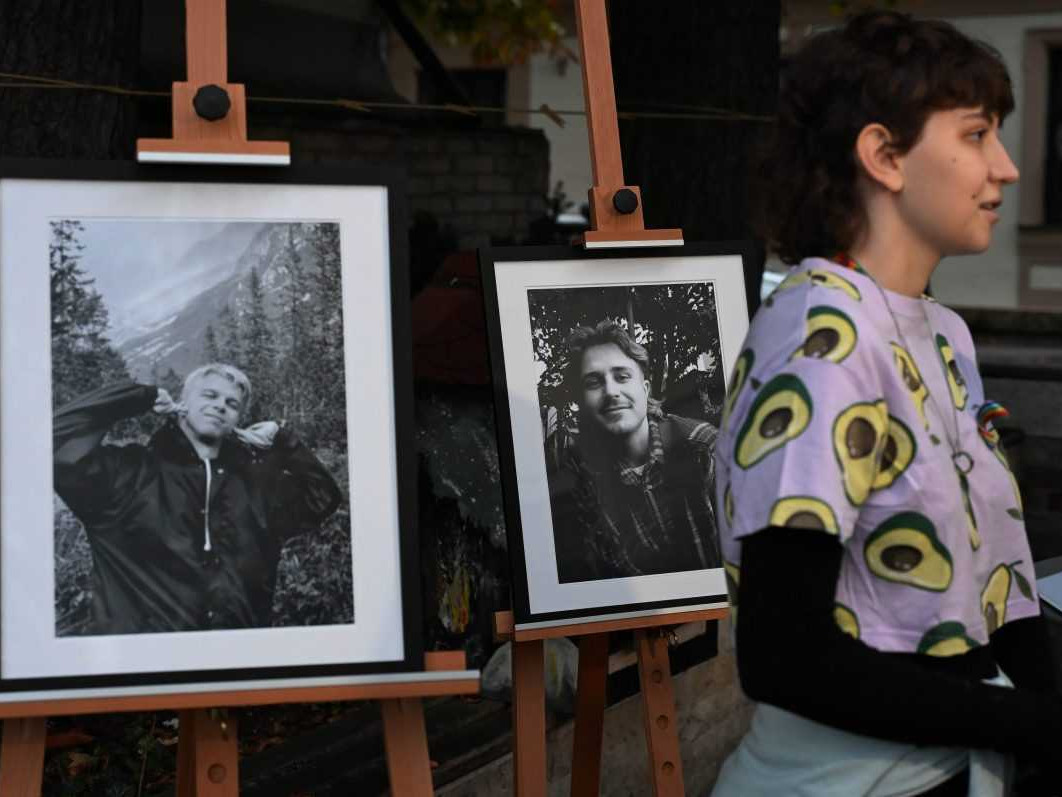 Atmosféra na Námestí študentov v blízkosti Gymnázia Ľudovíta Štúra v Trenčíne.