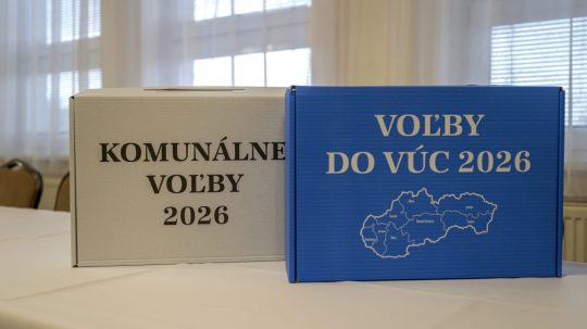 Prenosné volebné schránky.